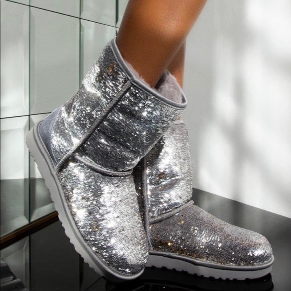 UGG CLASSIC SHORT COSMOS SEQUIN BOOT 6 - Picture 4 of 16